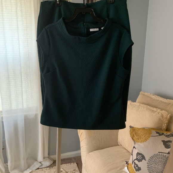 Dark Green Skirt Set NY&C - Picture 3 of 6